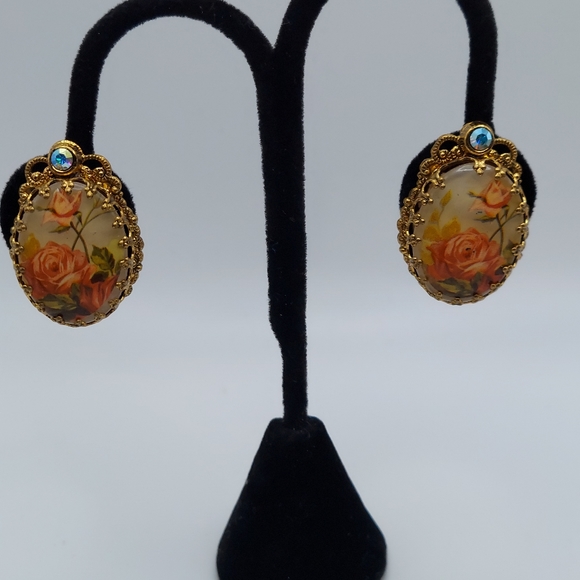 Vintage  W. Germany Handpaint Floral ClipOn Earrings w/ Rhinestone, GC. - Picture 13 of 16